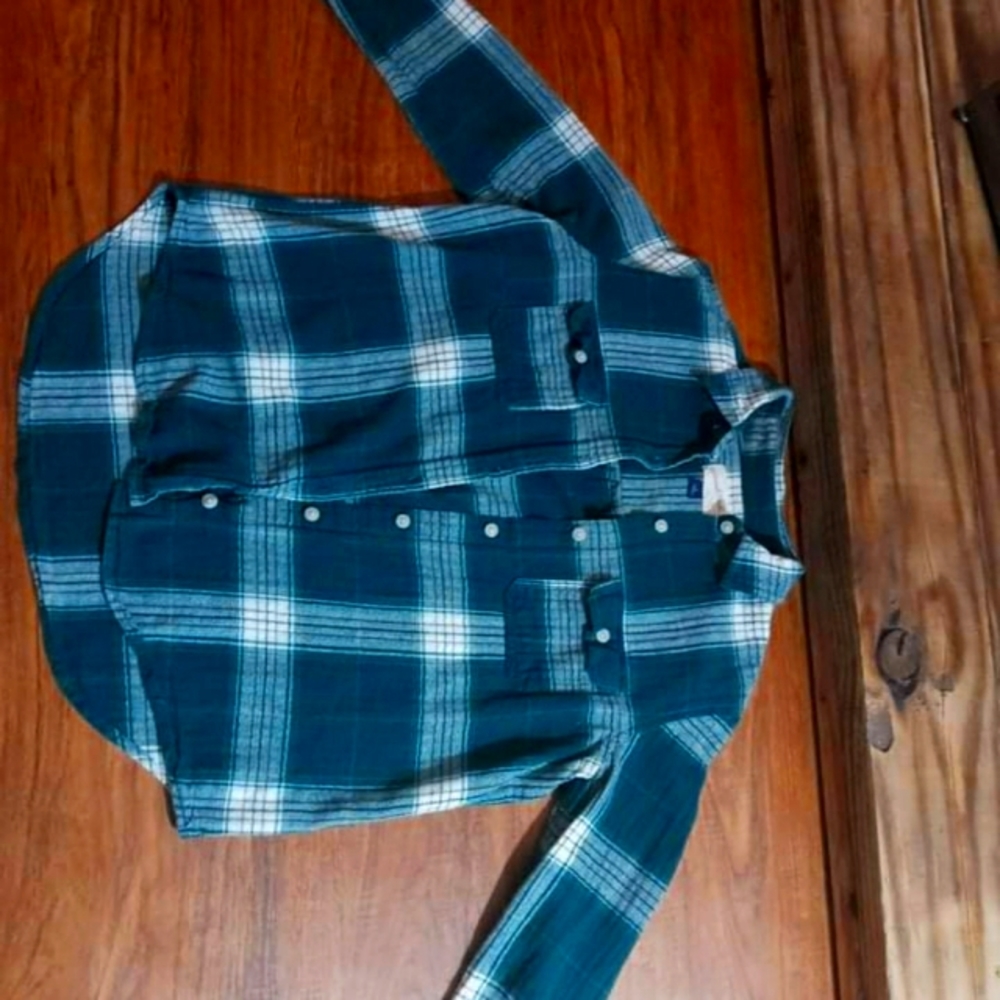 Super cute women's Green and White button up flannel